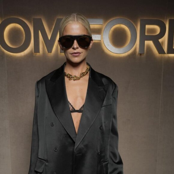 Tom Ford Accessories - Tom Ford Lyle-02 FT1074 01C Sunglasses Black Aviator Frame, Smoke Lenses